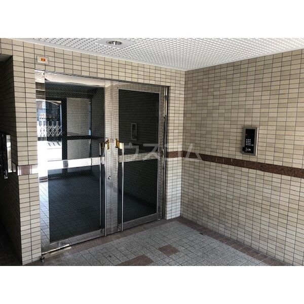 16/25 エントランス