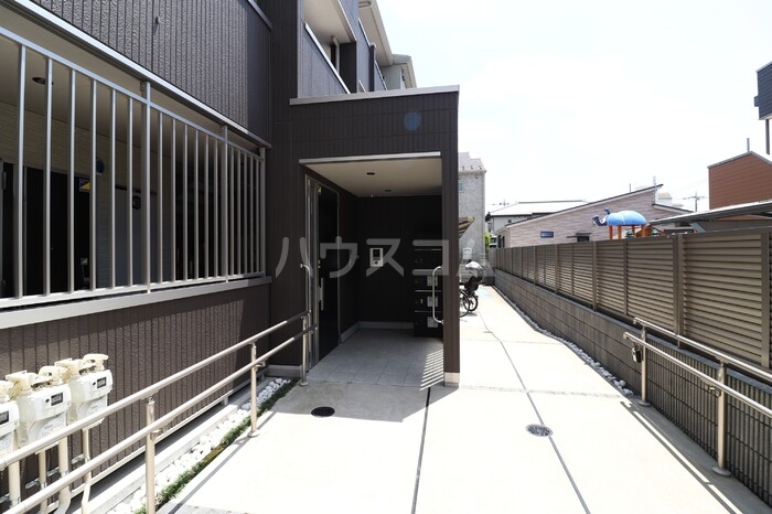 24/30 エントランス