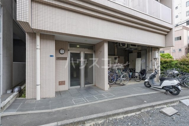 21/30 エントランス