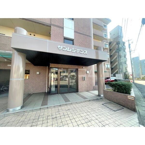 18/30 エントランス