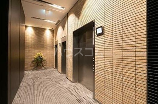 21/30 エントランス