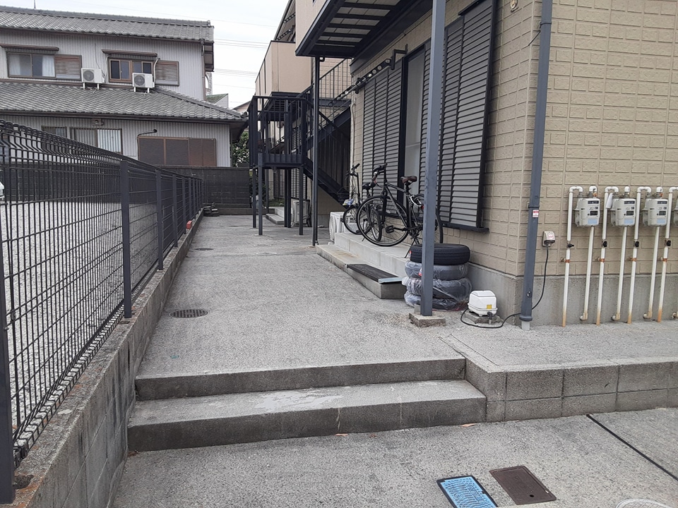 21/30 エントランス