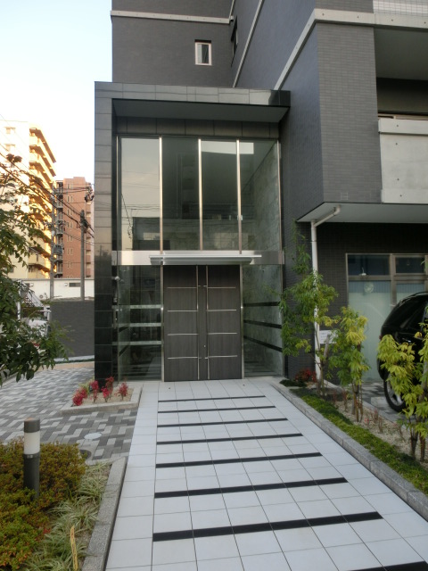 28/30 エントランス