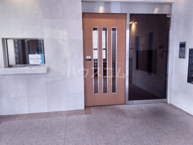 28/30 エントランス