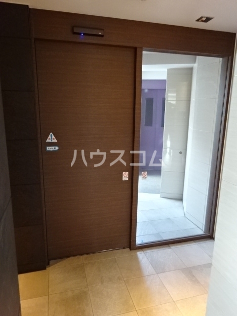 17/23 エントランス