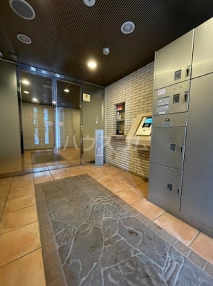 27/30 エントランス