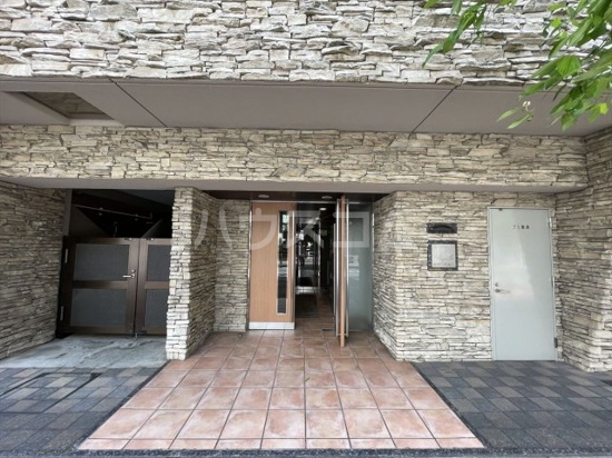 28/30 エントランス