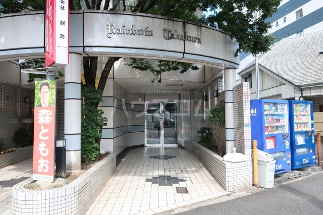 21/30 エントランス