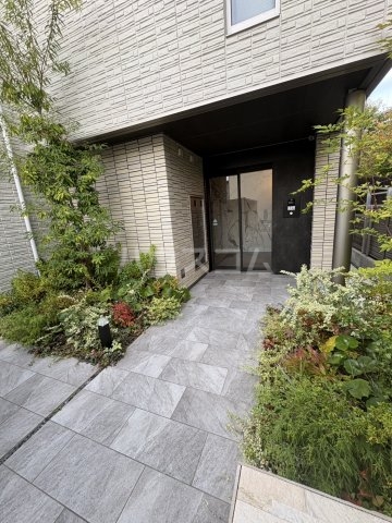 20/30 エントランス