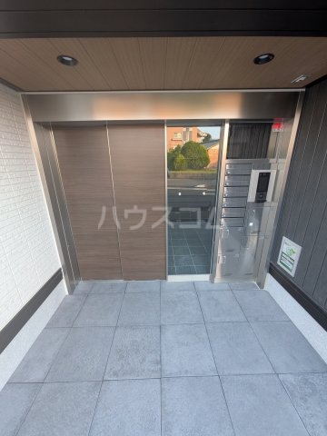 18/22 エントランス
