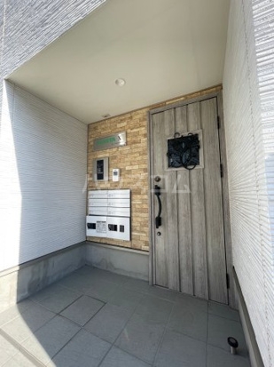 18/28 エントランス