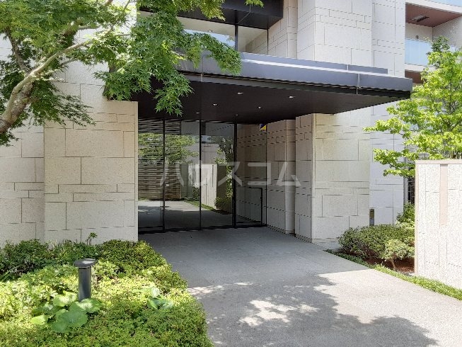 28/30 エントランス