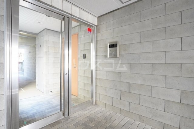 17/26 エントランス