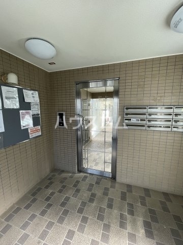 21/28 エントランス