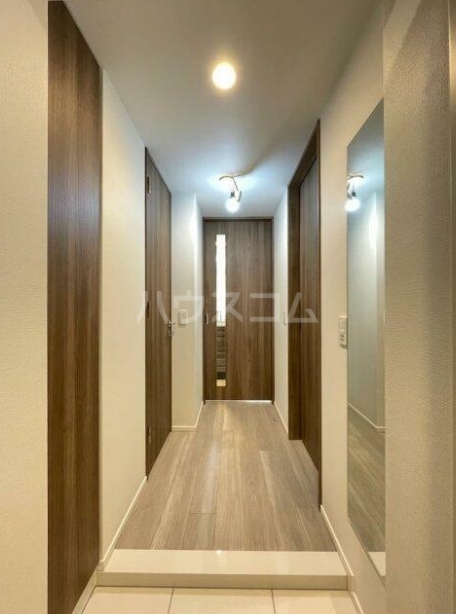 26/27 エントランス