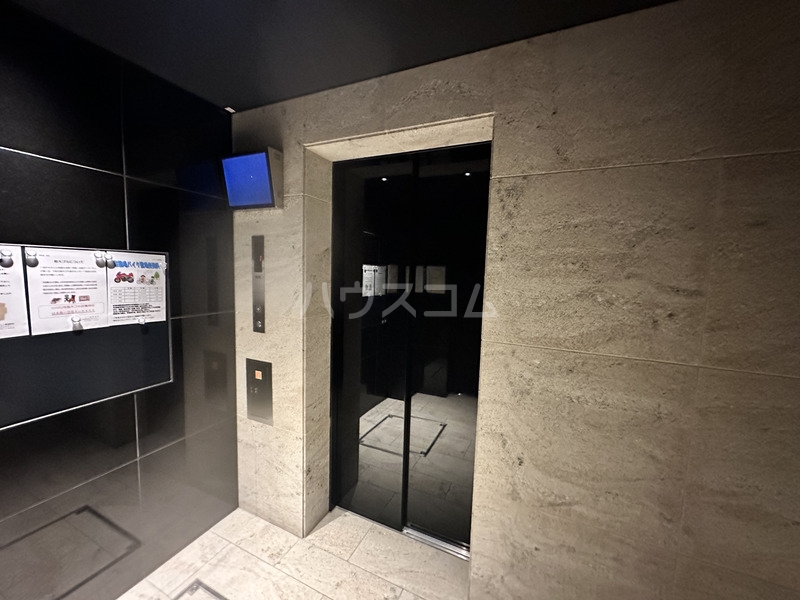 23/30 エントランス