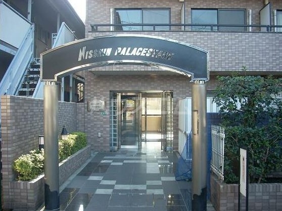 27/30 エントランス