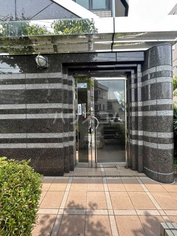 20/30 エントランス