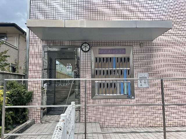 28/30 エントランス