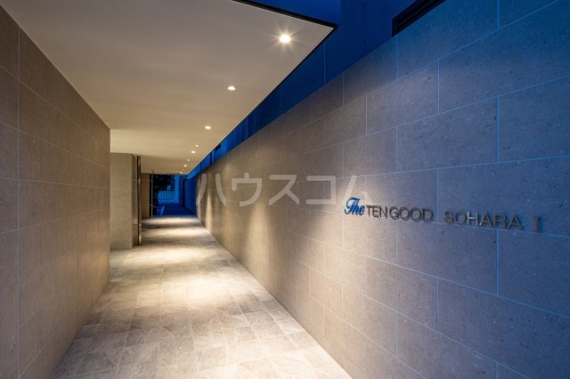 27/29 エントランス