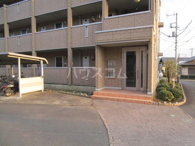 26/30 エントランス