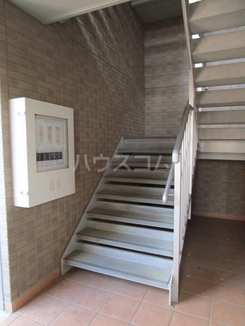 27/30 エントランス