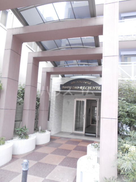 23/30 エントランス