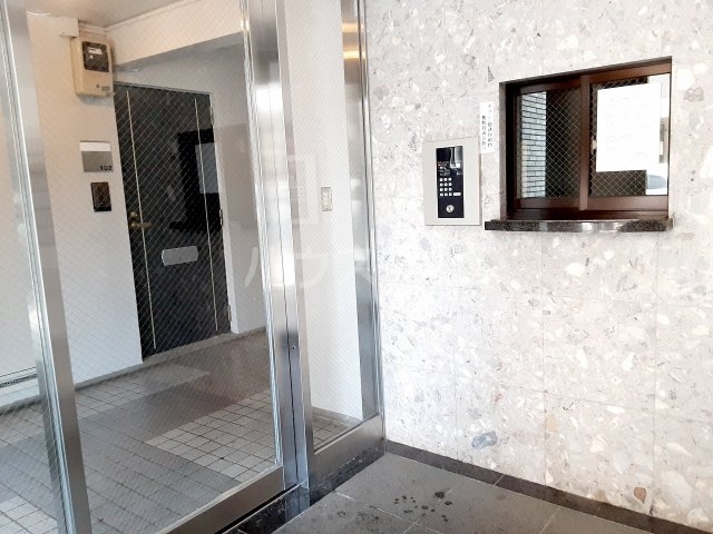 28/30 エントランス