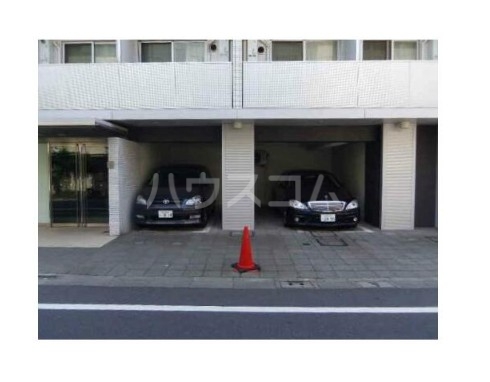 18/23 エントランス