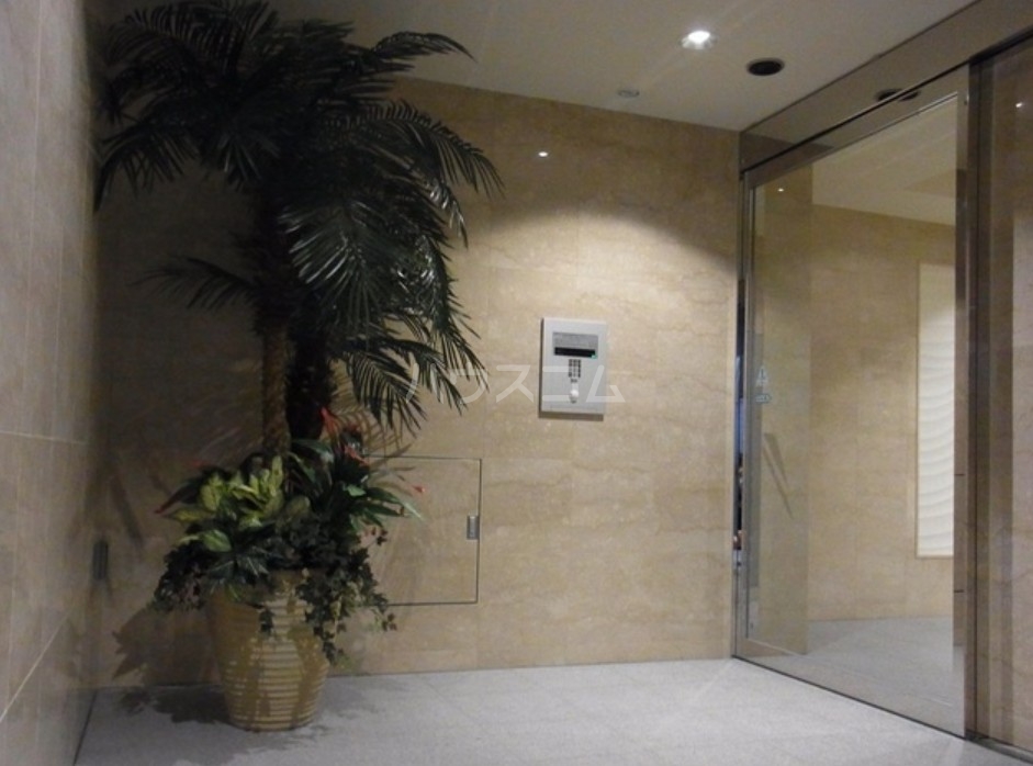 18/28 エントランス