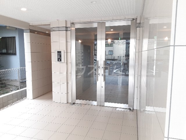 23/30 エントランス