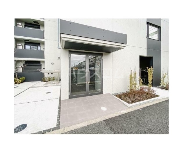 16/26 エントランス