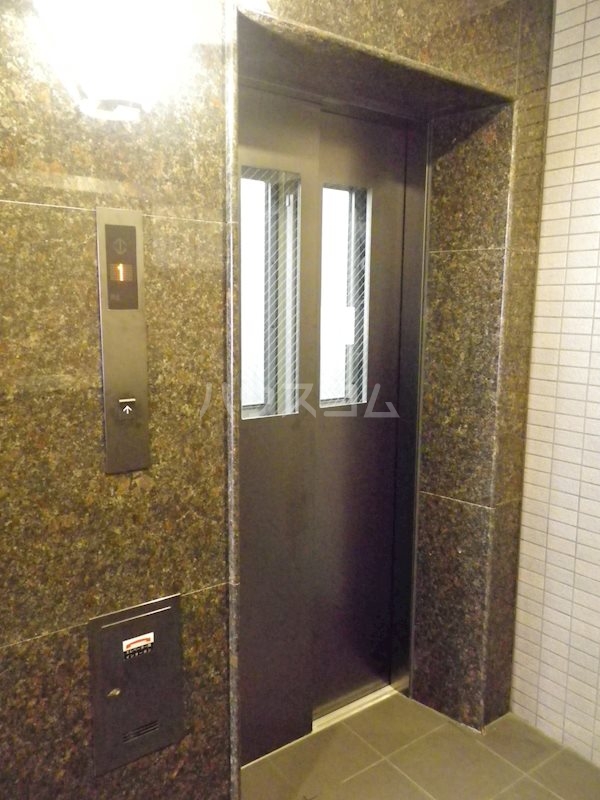 19/25 エントランス