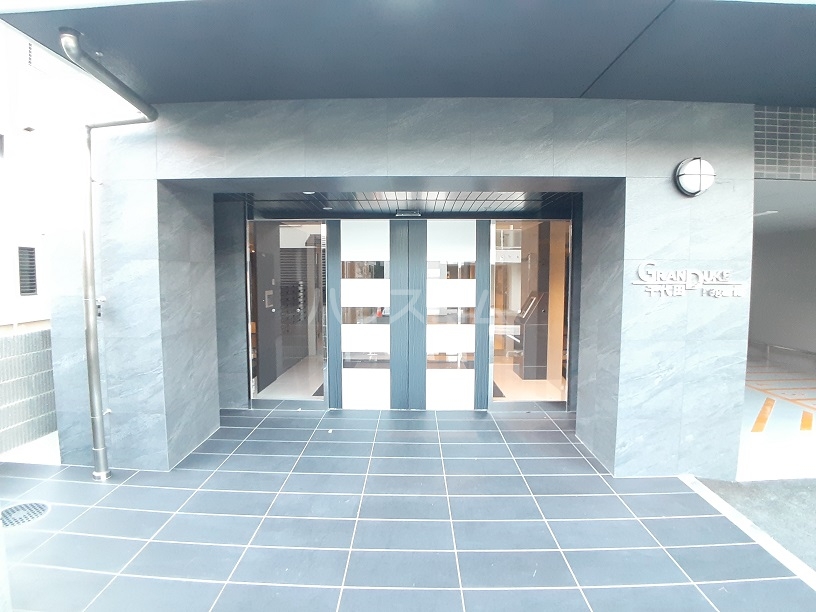 20/26 エントランス