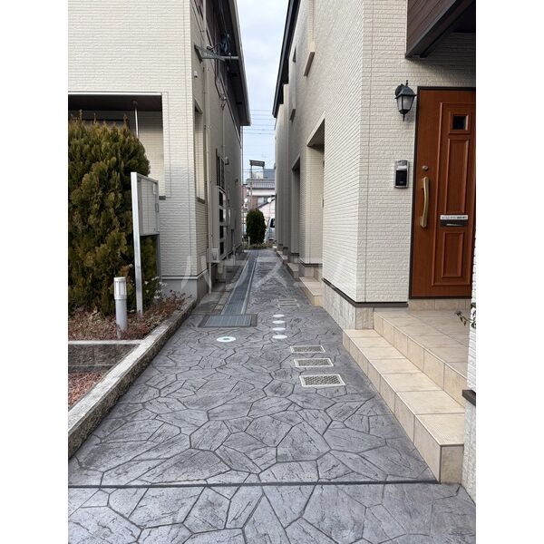 16/16 エントランス