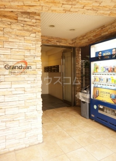 16/19 エントランス