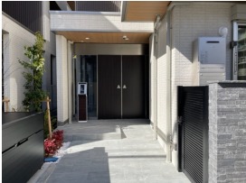 21/28 エントランス