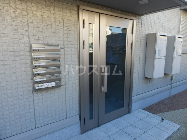 23/30 エントランス