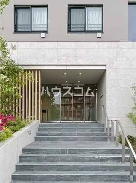 22/26 エントランス