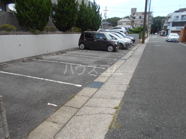 23/30 駐車場