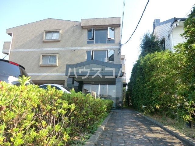 16/23 エントランス