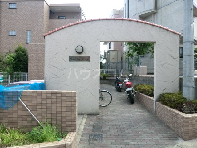 21/28 エントランス