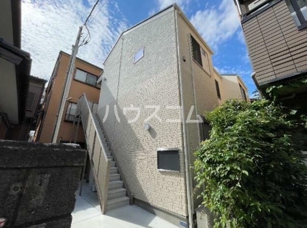 21/22 エントランス