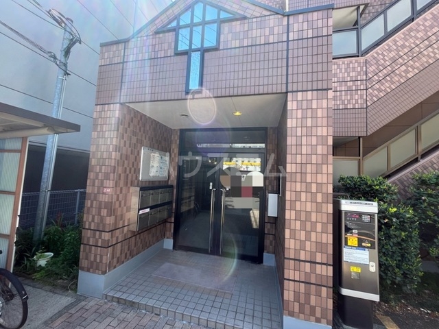 23/30 エントランス