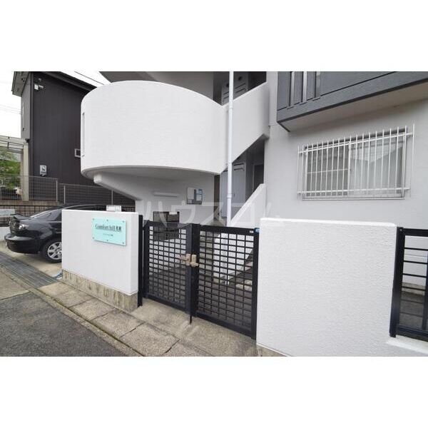 13/19 エントランス