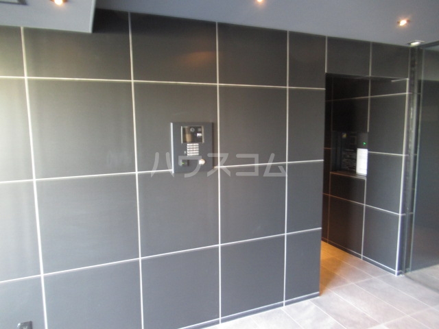 25/30 エントランス