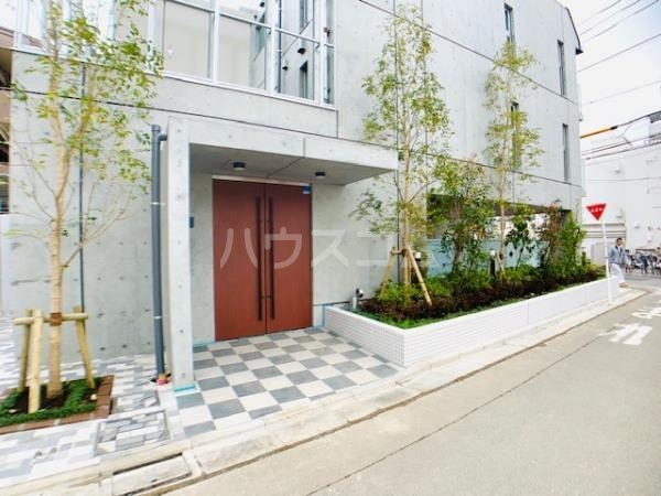 24/30 エントランス