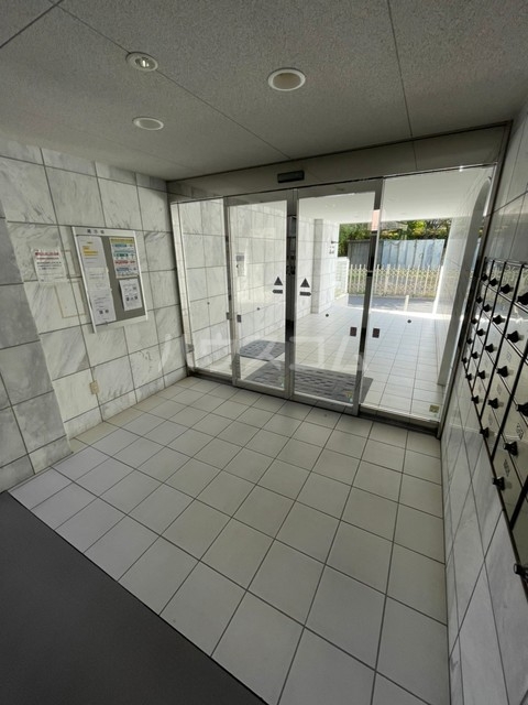 28/30 エントランス