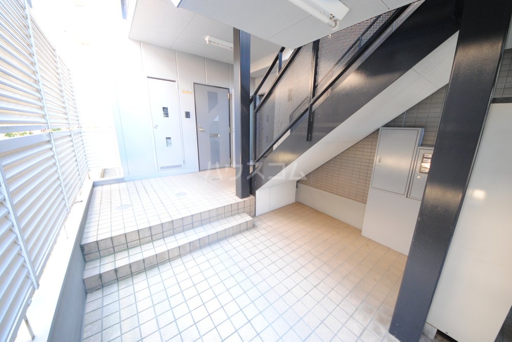 21/26 エントランス