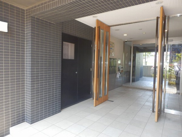 23/24 エントランス